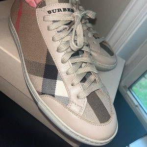 BURBERRY 100% authentic honey helange sneakers, checker, low top size 37